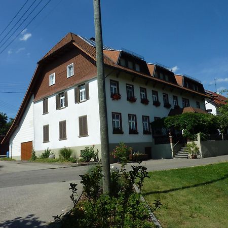 Gasthaus Zum Schwanen 윌링겐-비르켄도르프 외부 사진